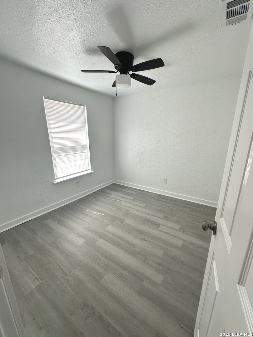 514 Davis Avenue Devine, TX 78016 - Photo 4 of 13