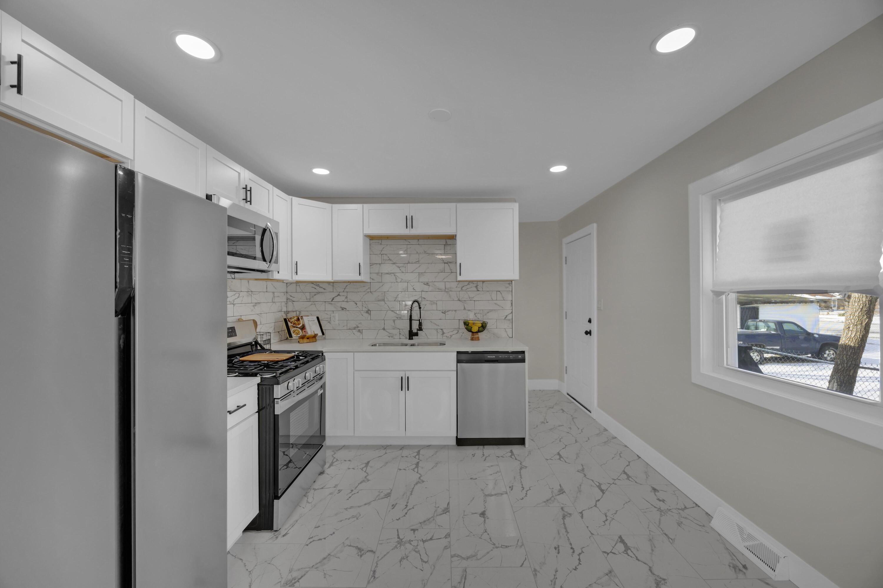 2110 Cleveland Street Gary, IN 46404 - Photo 6 of 19 3000x2000