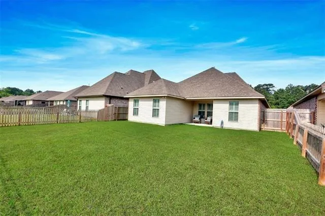 $2,300 | 772 Jackson Court, Madisonville, LA 70447