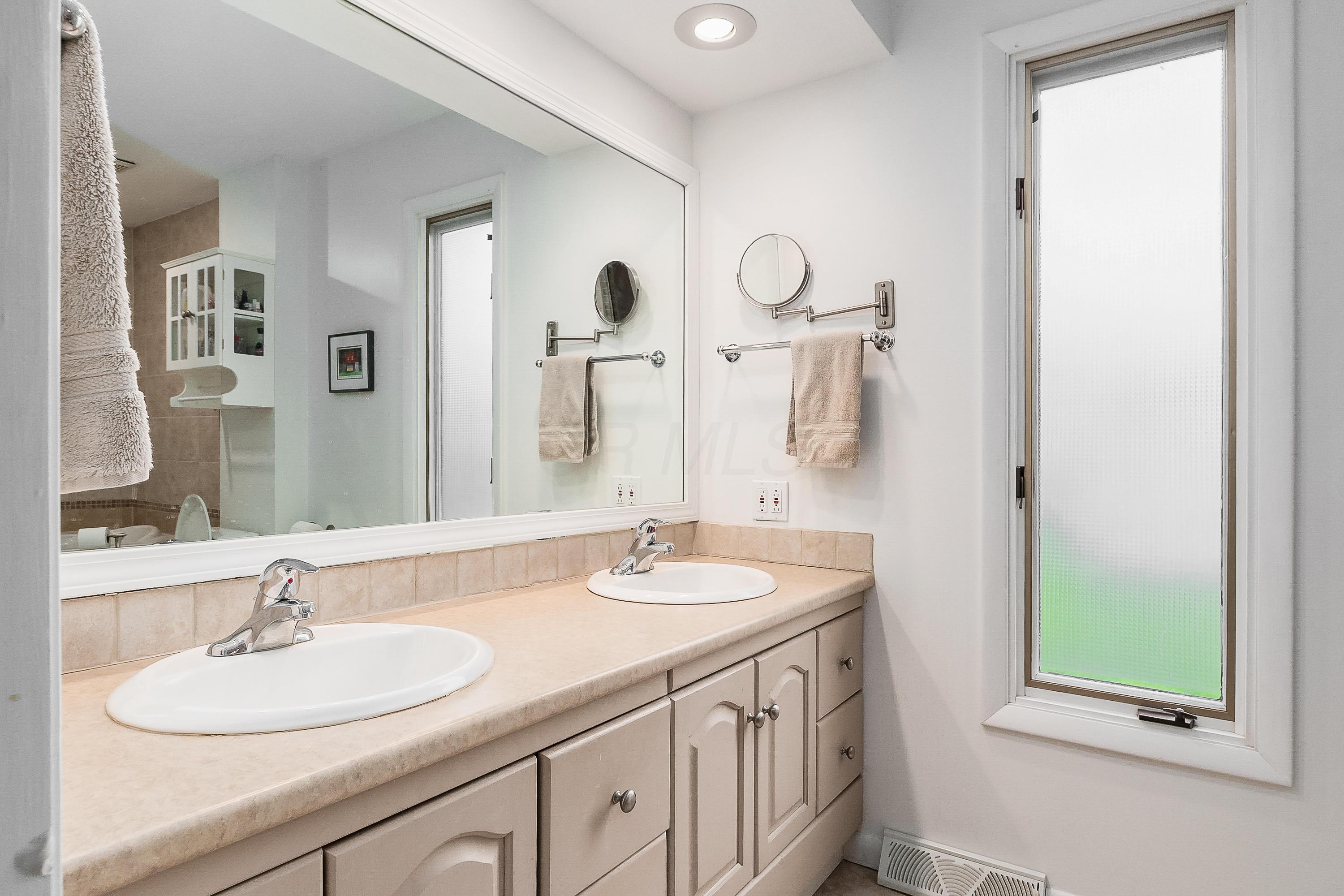 4770 Dierker Road, Unit 9 Columbus, OH 43220 - Photo 30 of 48