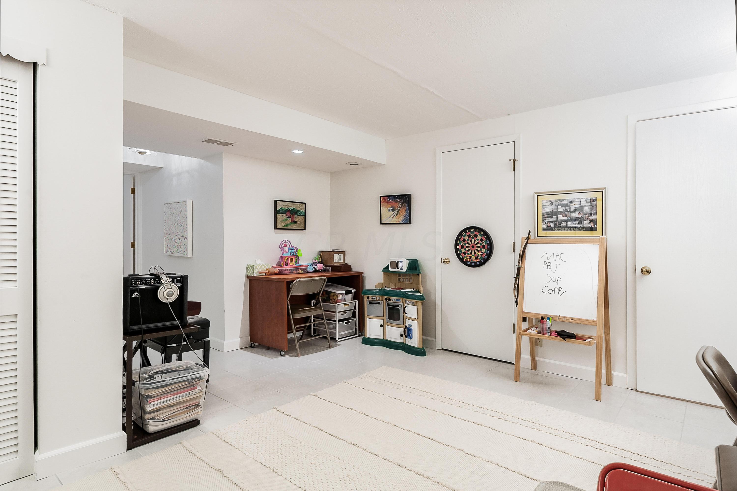 4770 Dierker Road, Unit 9 Columbus, OH 43220 - Photo 43 of 48