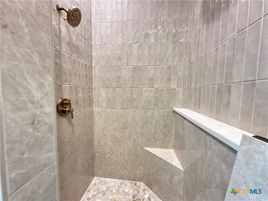 418 Dos Rios Drive Belton, TX 76513 - Photo 33 of 41 a bathroom with a shower