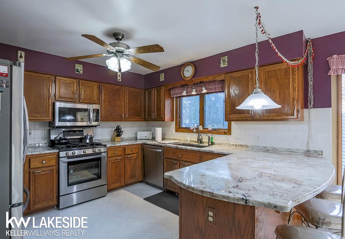 52358 Ten Point Drive Macomb, MI 48042 - Photo 11 of 52 50033593-10.JPG
