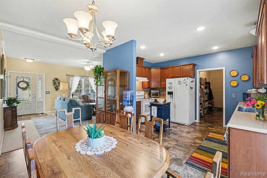 895 East Wardlow Road Highland, MI 48356 - Photo 5 of 32 Gallery Image 5