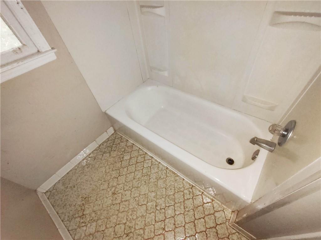 497 Highway 212 Covington, GA 30016 - Photo 10 of 14 a bathroom with a bathtub