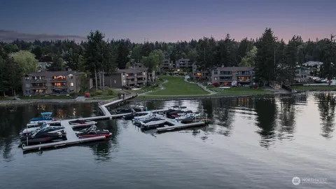 $1,100,000 | 17498 Northeast 40th Place, Unit I1, Redmond, WA 98052