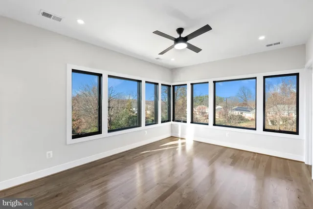 $2,625,000 | 2115 Natahoa Court, Falls Church, VA 22043