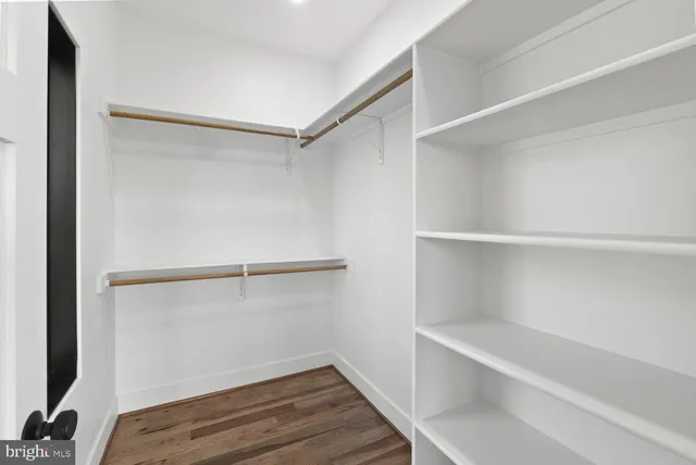 $2,625,000 | 2115 Natahoa Court, Falls Church, VA 22043