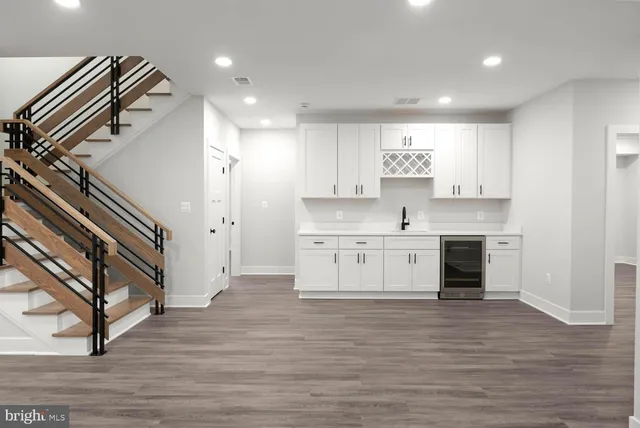 $2,625,000 | 2115 Natahoa Court, Falls Church, VA 22043