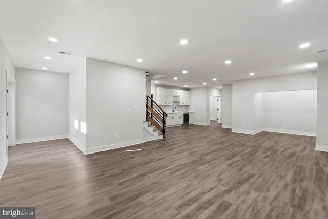 $2,625,000 | 2115 Natahoa Court, Falls Church, VA 22043