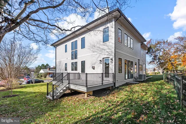 $2,625,000 | 2115 Natahoa Court, Falls Church, VA 22043