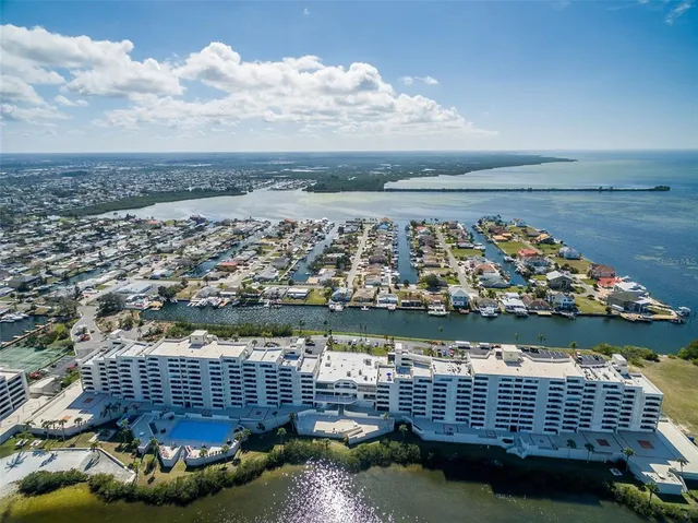 a view of a livingroom with furniture
