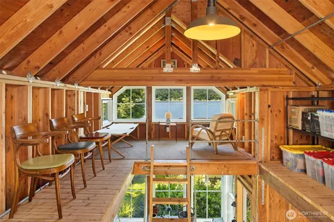 $1,650,000 | 10050 Southwest Dock Street, Vashon, WA 98070