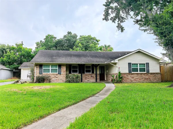 $2,700 | 5118 Lymbar Drive, Houston, TX 77096