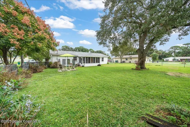 a view of a house with a big yard