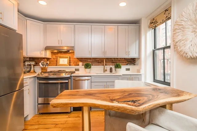 $4,200 | 42 Garden Street, Unit 2, Boston, MA 02114