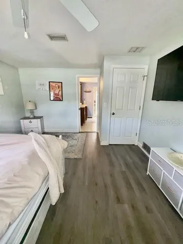 a bed room with a bed