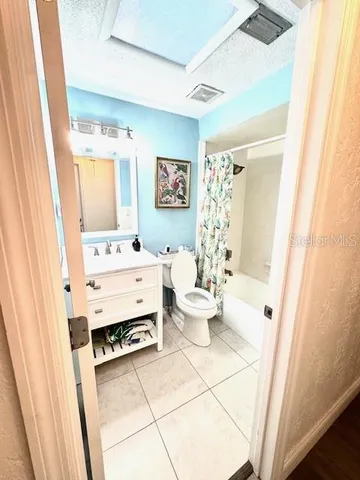 a bathroom with a toilet