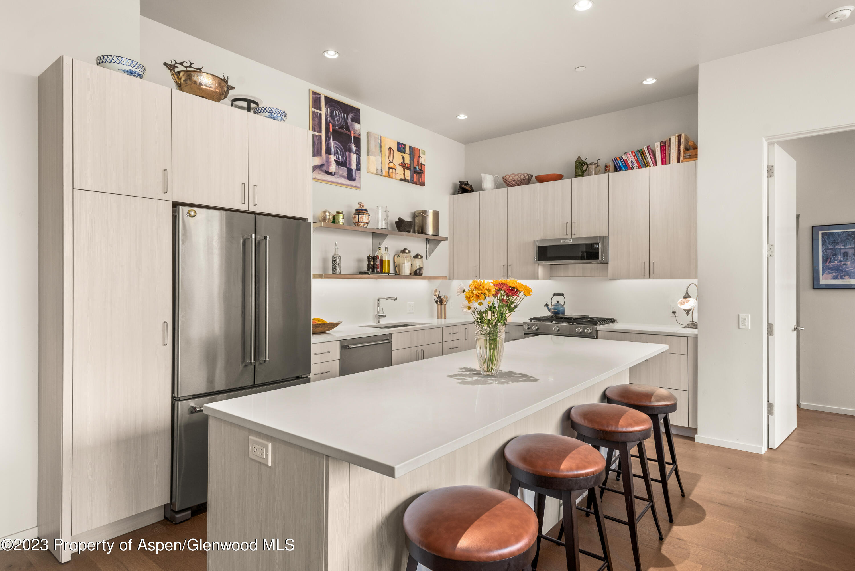 100 Evans Road, Unit 102 Basalt, CO 81621 - Photo 7 of 14 Extra island seating