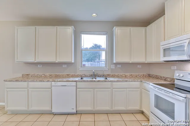 $1,800 | 500 Granite Mist, Universal City, TX 78148