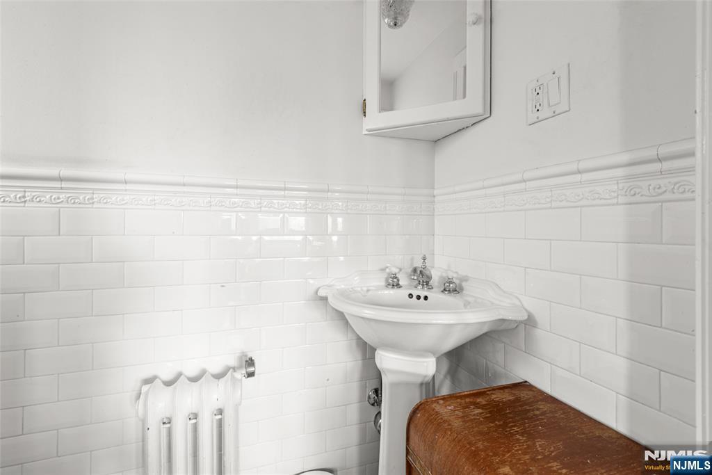 384 Anderson Street Hackensack, NJ 07601 - Photo 22 of 41