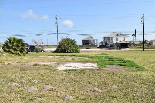 a view of a house with a big yard