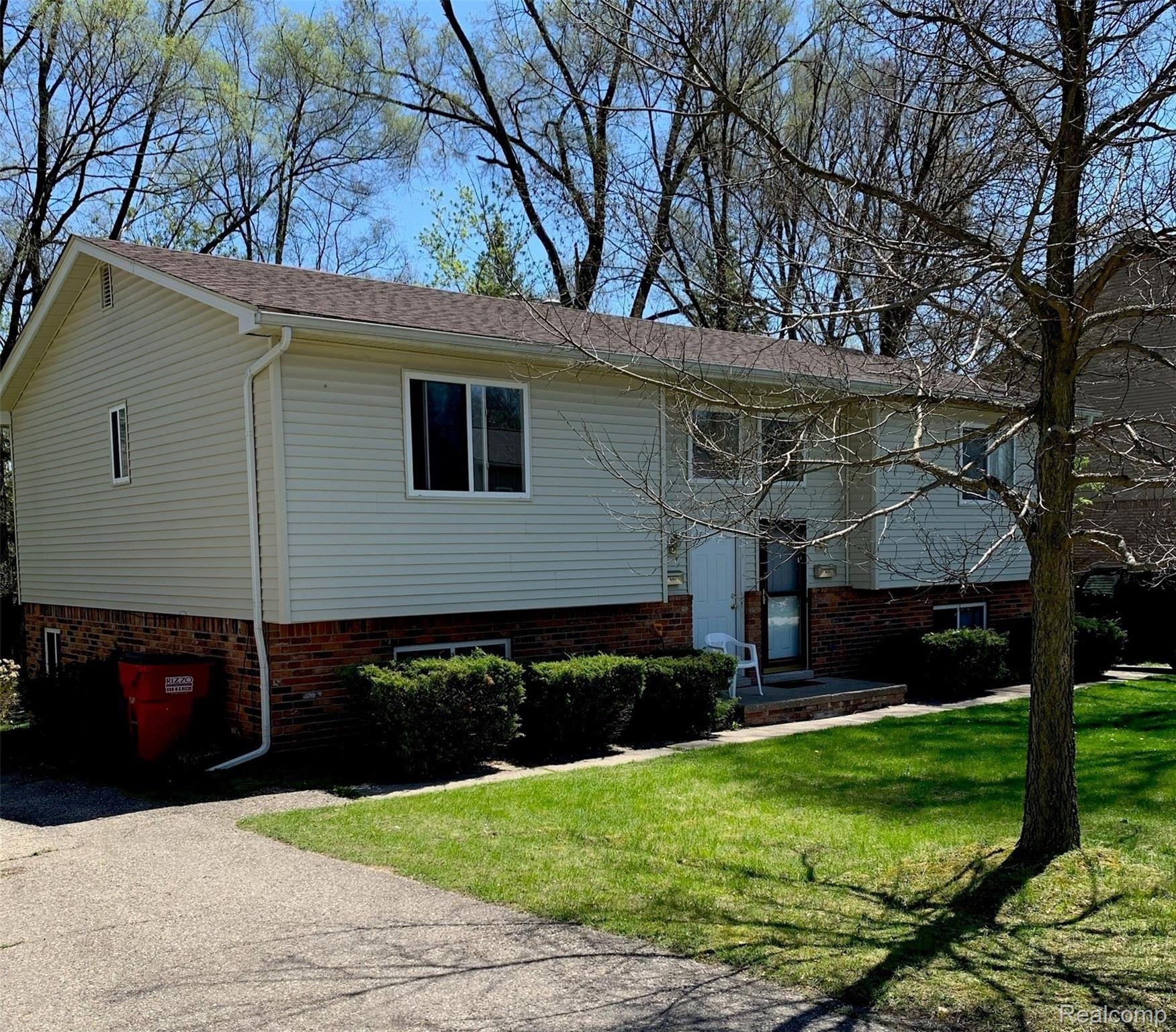 211 Hacker Street Rochester, MI 48307 - Photo 2 of 6 image (1).jpg