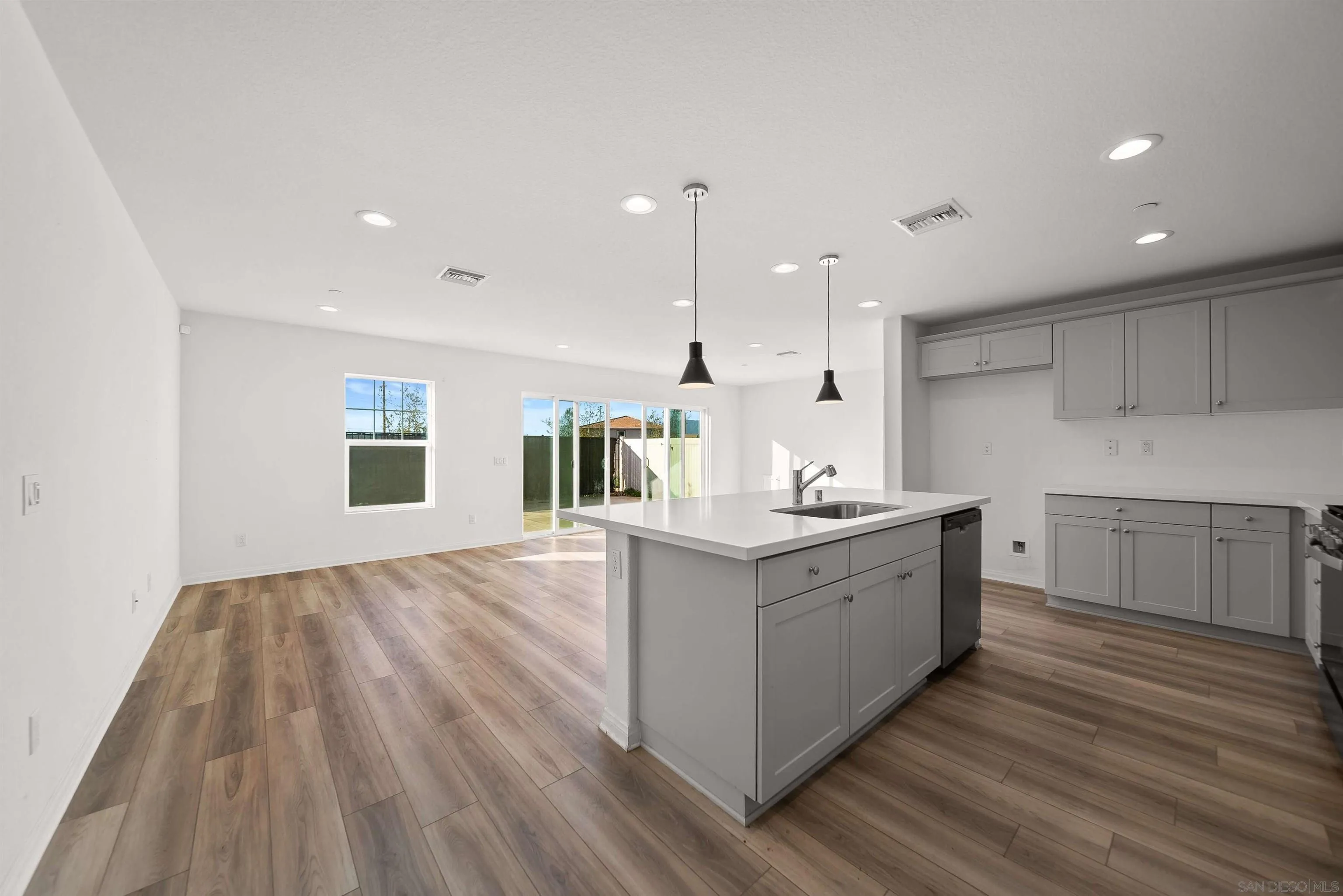 20075 Sanquinella Circle Riverside, CA 92507 - Photo 4 of 14