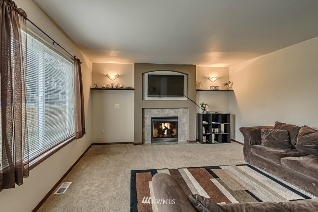 2430 Southwest Navigator Loop Oak Harbor, WA 98277 - Photo 2 of 17 Gallery Image 2