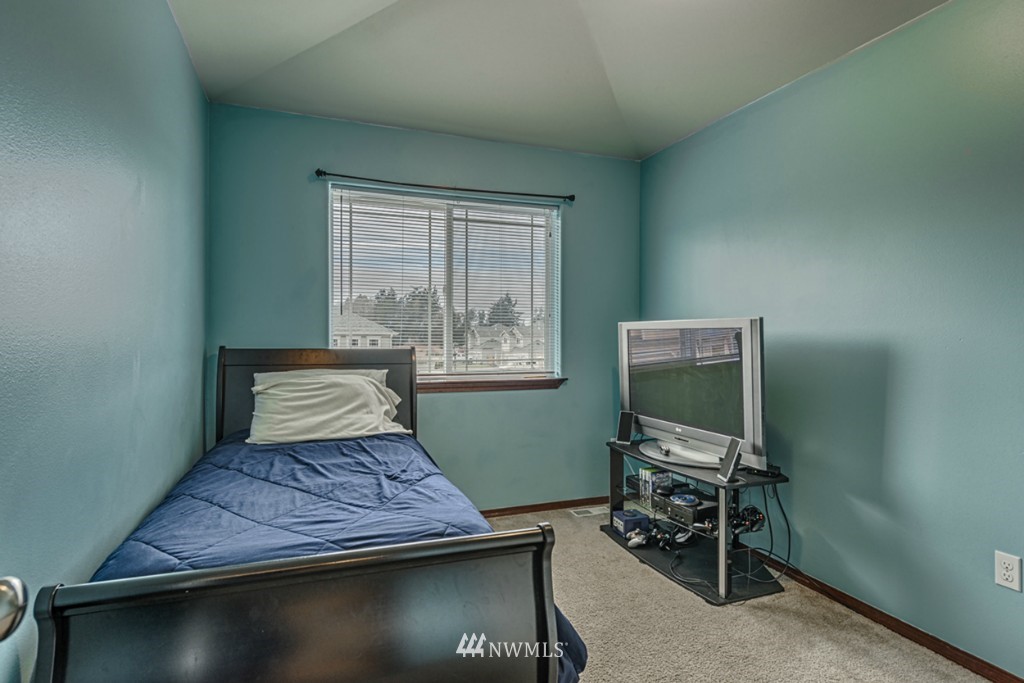 2430 Southwest Navigator Loop Oak Harbor, WA 98277 - Photo 12 of 17 Gallery Image 12