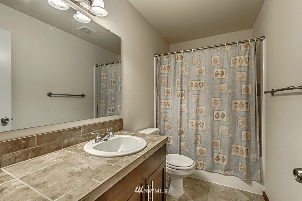 2430 Southwest Navigator Loop Oak Harbor, WA 98277 - Photo 13 of 17 Gallery Image 13