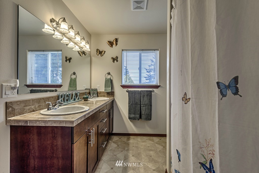 2430 Southwest Navigator Loop Oak Harbor, WA 98277 - Photo 14 of 17 Gallery Image 14