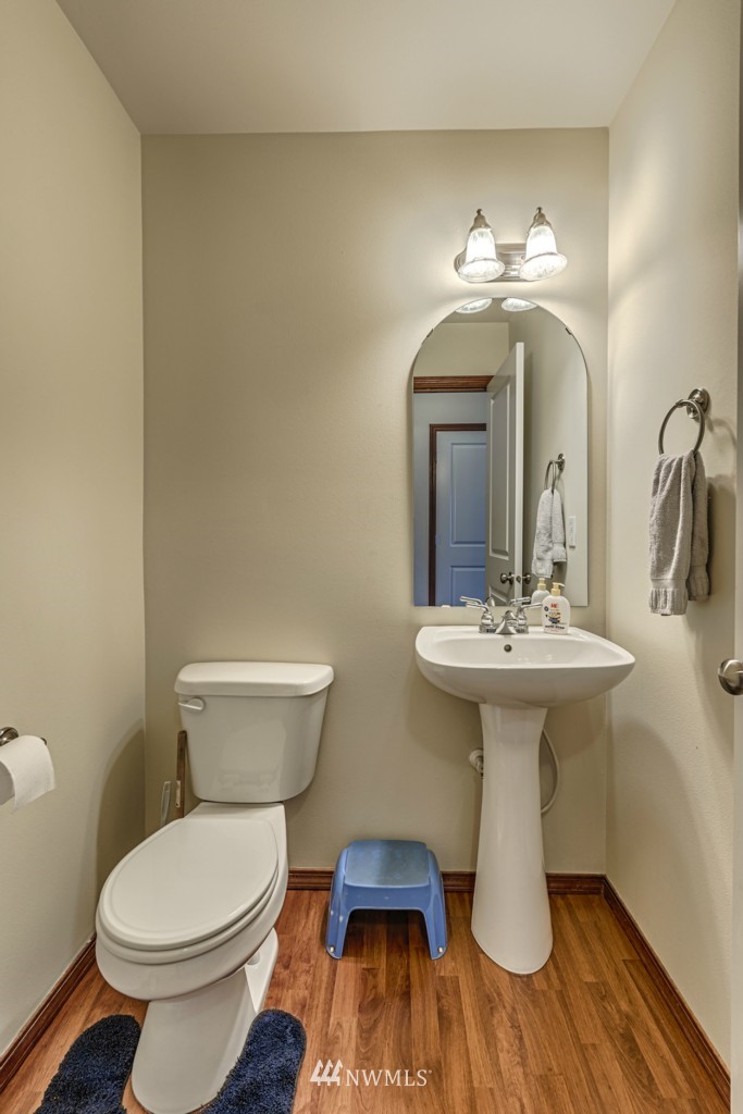 2430 Southwest Navigator Loop Oak Harbor, WA 98277 - Photo 15 of 17 Gallery Image 15