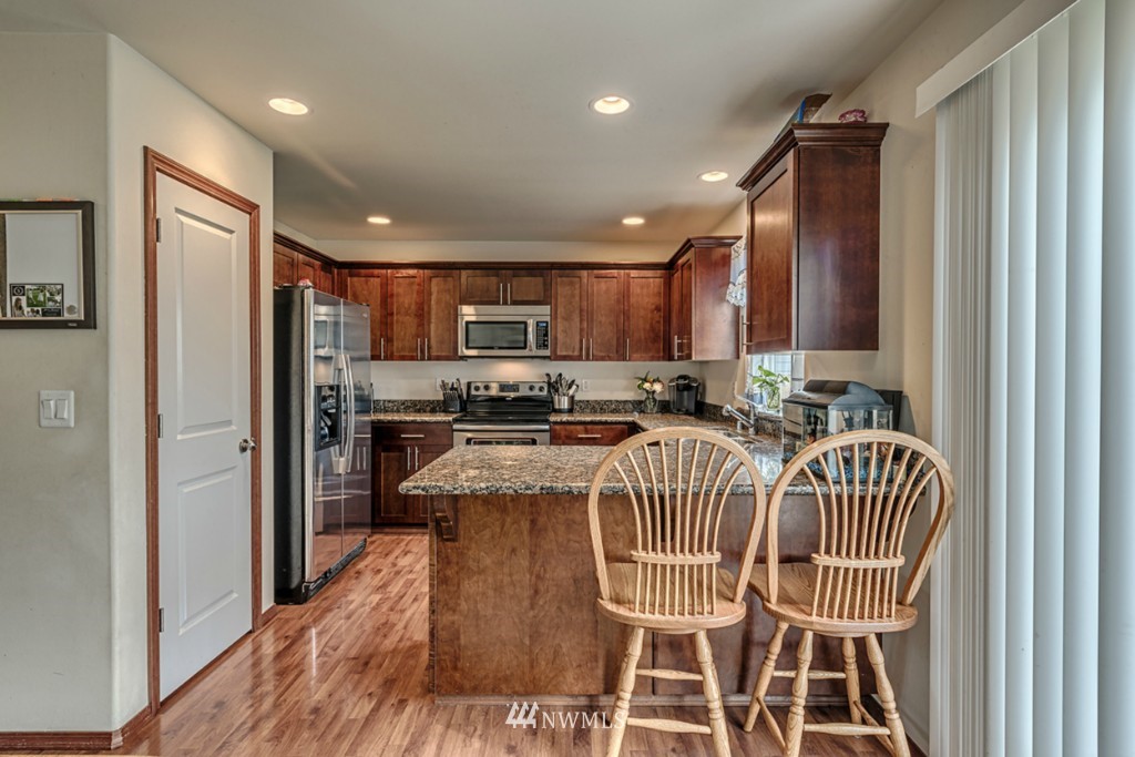 2430 Southwest Navigator Loop Oak Harbor, WA 98277 - Photo 4 of 17 Gallery Image 4