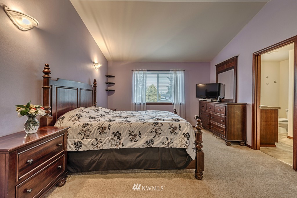 2430 Southwest Navigator Loop Oak Harbor, WA 98277 - Photo 9 of 17 Gallery Image 9