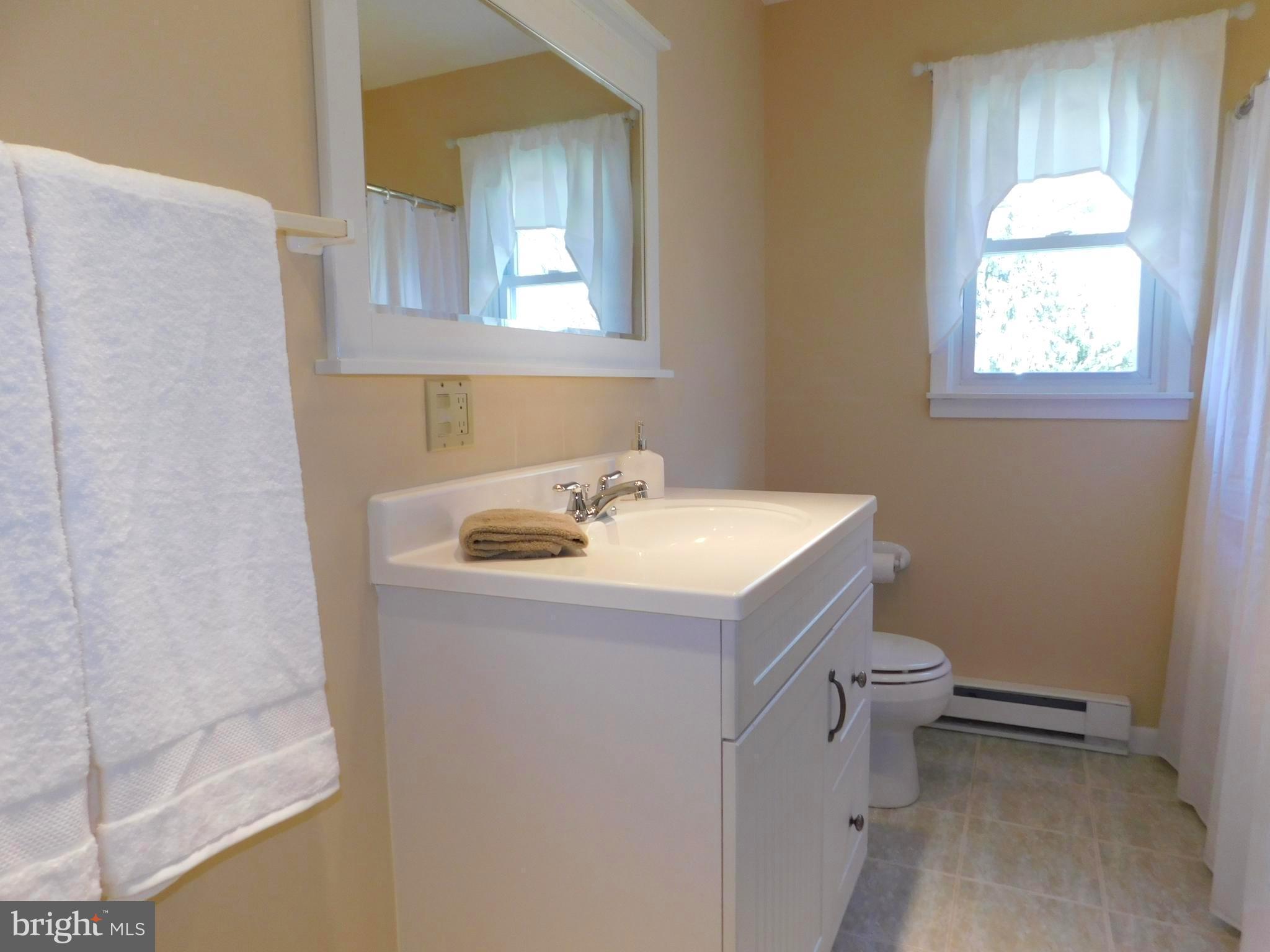 206 Tennessee Road Stevensville, MD 21666 - Photo 14 of 29 Main Level Hall Full Bath