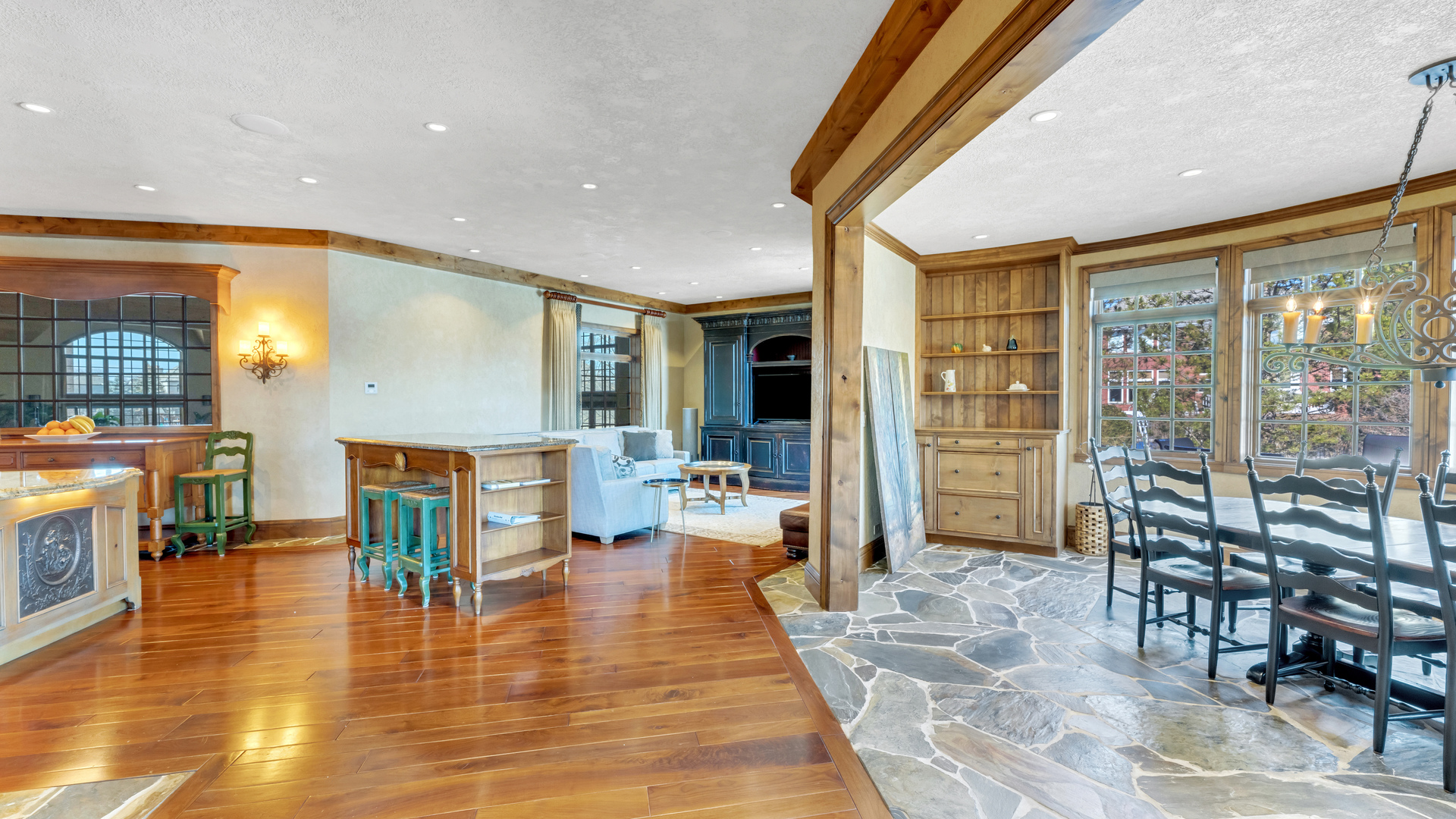 137 Singletree Road Orland Park, IL 60467 - Photo 24 of 75 a lobby with furniture and floor to ceiling window