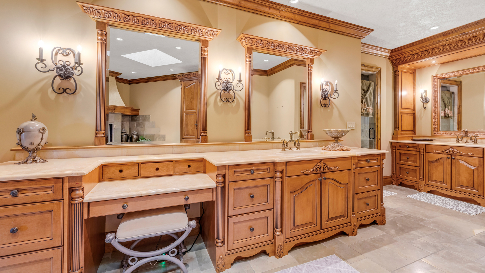 137 Singletree Road Orland Park, IL 60467 - Photo 44 of 75 a spacious bathroom with a sink a mirror a vanity and a bathtub