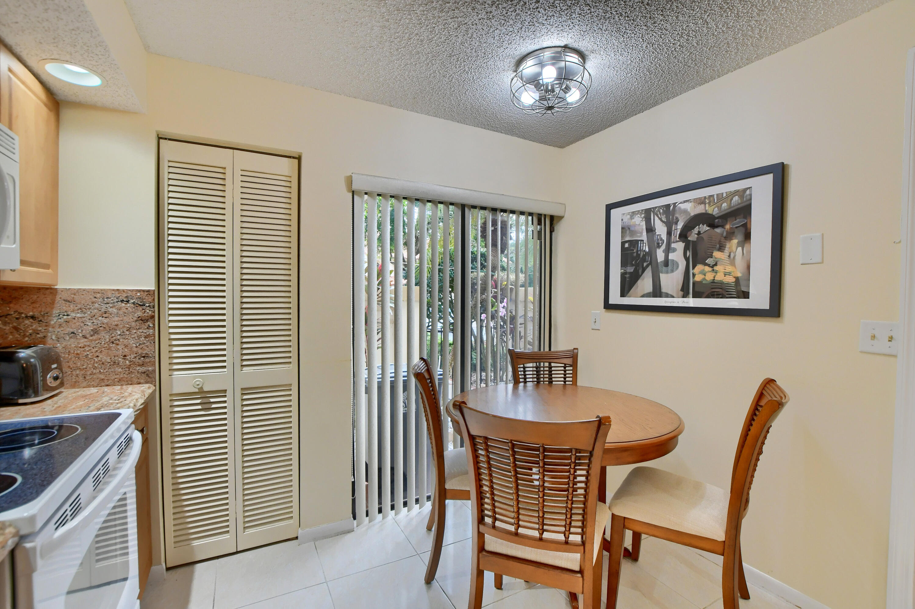 7834 La Mirada Drive, Unit 7834 Boca Raton, FL 33433 - Photo 14 of 32 kitchen