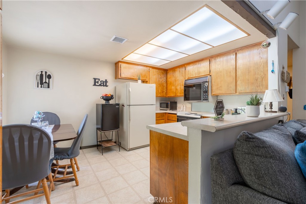 6320 Topaz Street Rancho Cucamonga, CA 91701 - Photo 8 of 32 Dining Area and Kitchen
