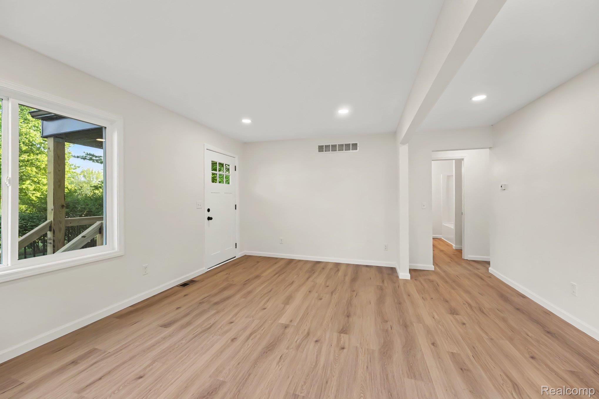 2280 Bowers Road Lapeer, MI 48446 - Photo 9 of 29 009_file_6583.jpg