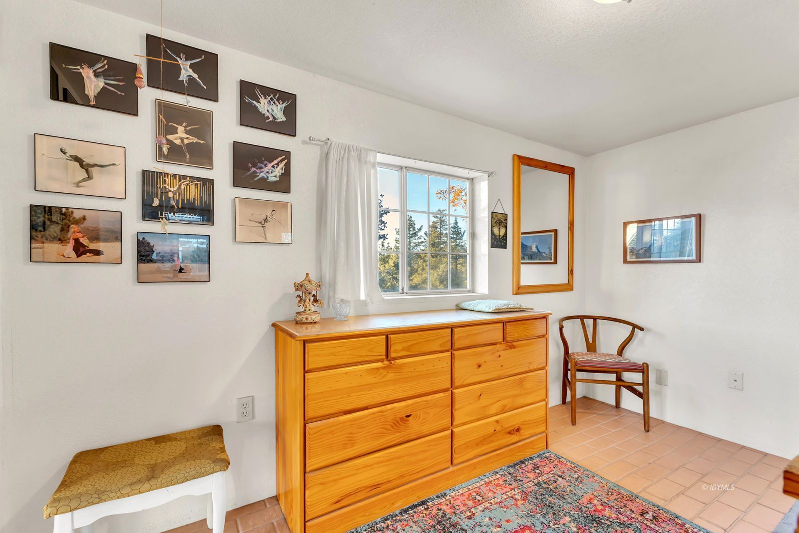 26750 Saunders Meadow Road Idyllwild, CA 92549 - Photo 26 of 56 a living room with furniture and a window