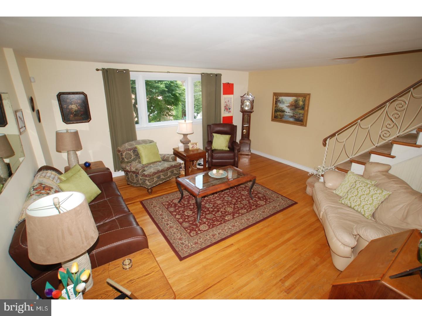 7340 Hill Road Philadelphia, PA 19128 - Photo 3 of 24 Living Room