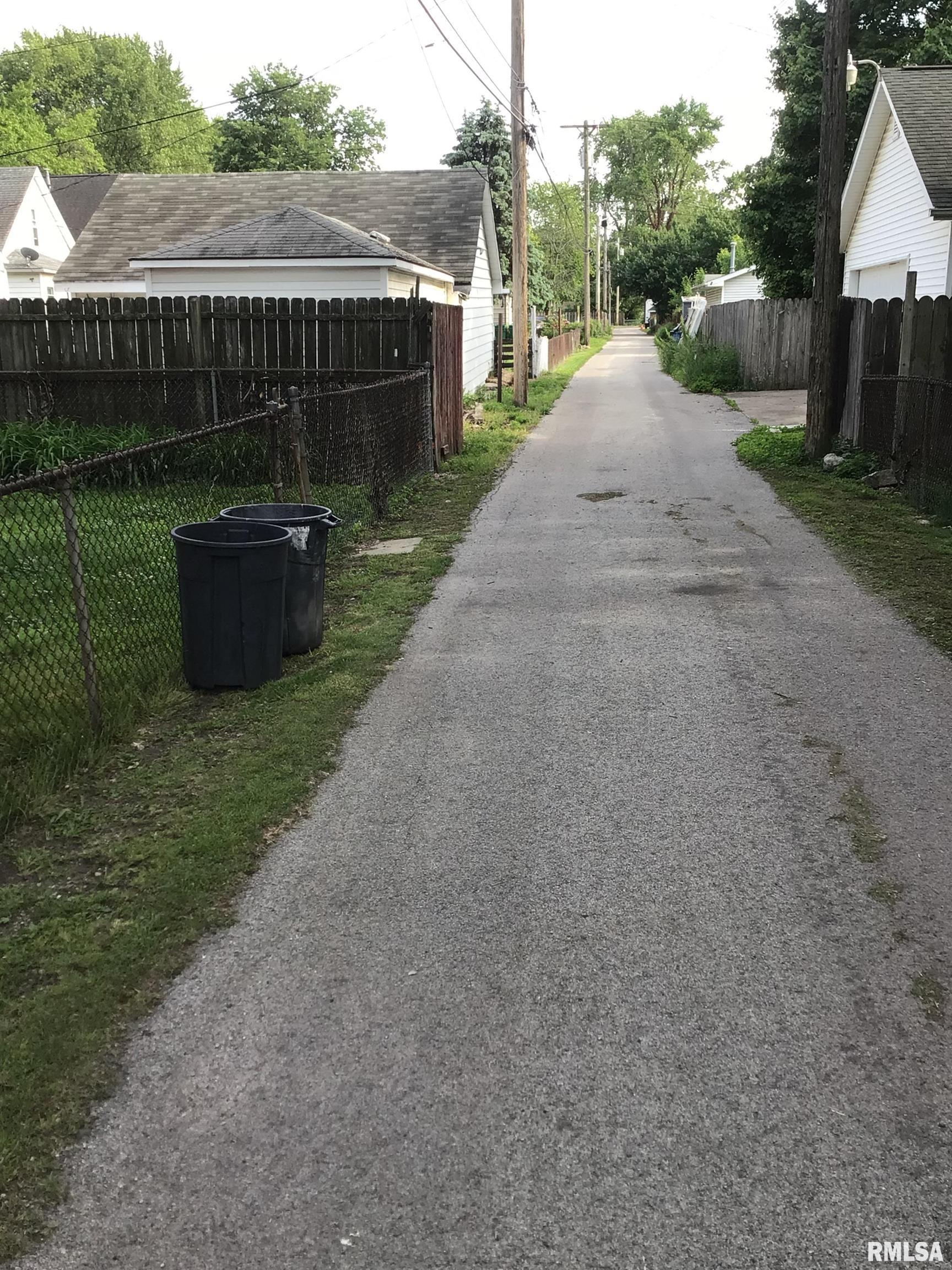 2031 North 17th Street Springfield, IL 62702 - Photo 3 of 12