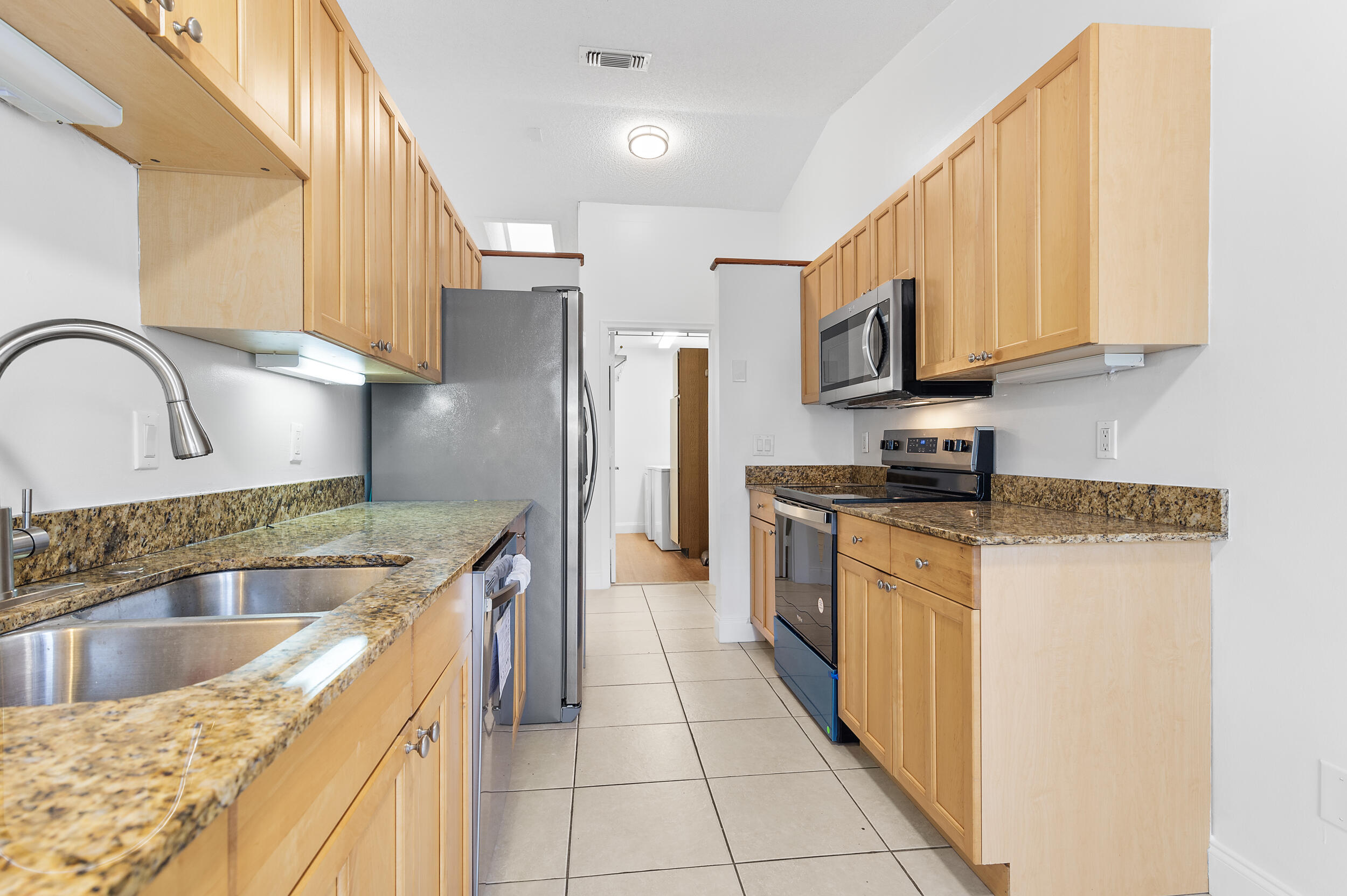 23320 Southwest 58th Avenue, Unit B Boca Raton, FL 33428 - Photo 10 of 40 23__dsc4467