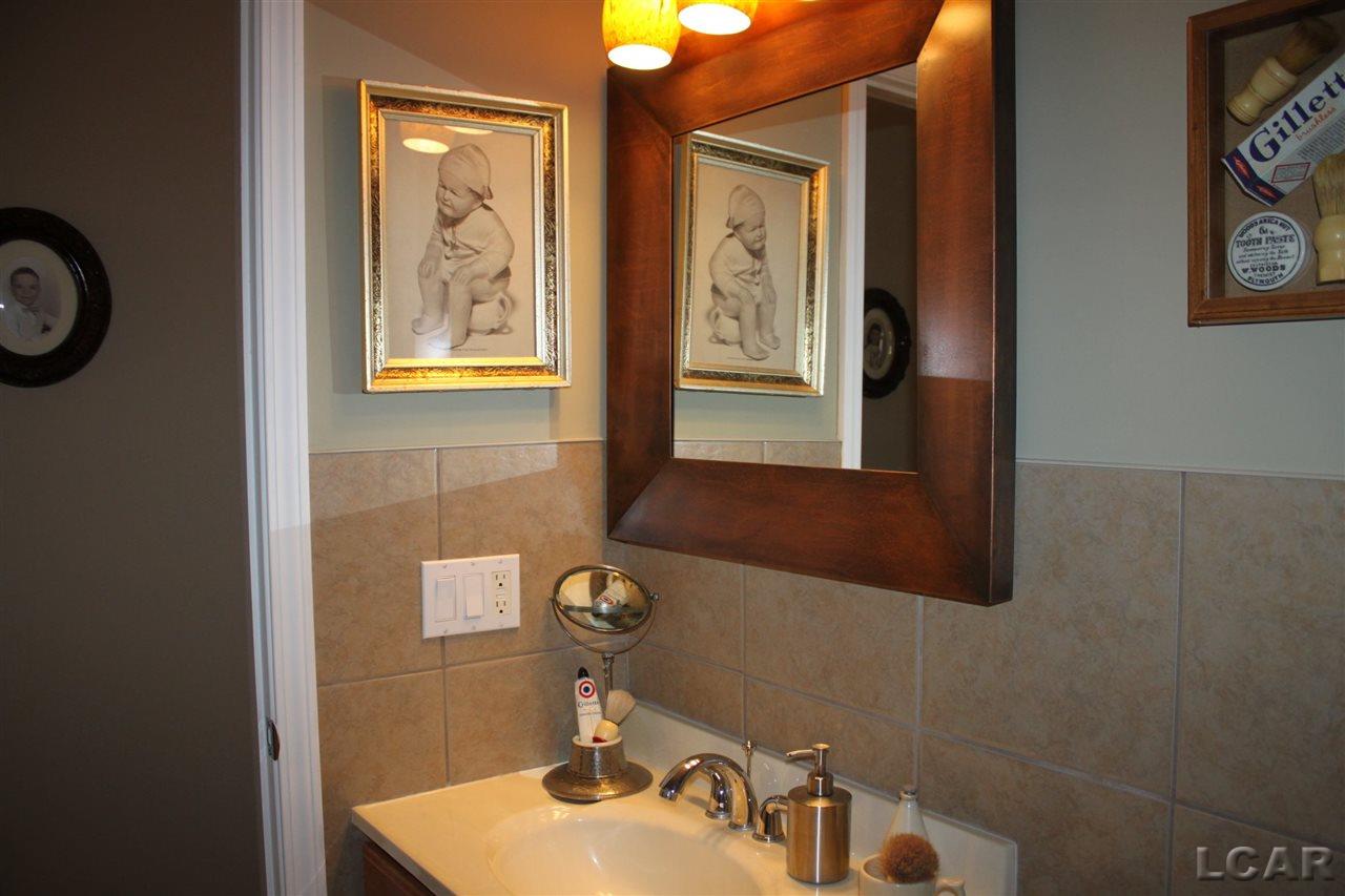617 Ridge Lane Tecumseh, MI 49286 - Photo 18 of 34 31323544-17.JPG