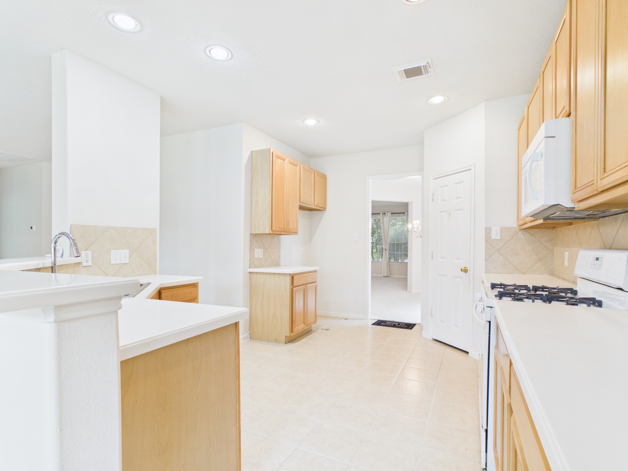 4702 Rolling View Court Houston, TX 77345 - Photo 9 of 27