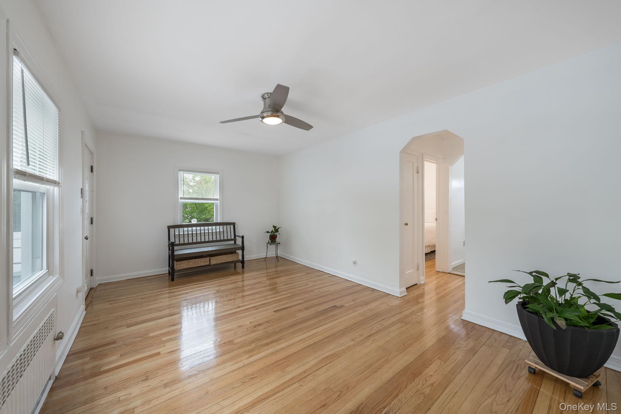 82 Nottingham Avenue Valley Stream, NY 11580 - Photo 21 of 30 Unit 2 Living Room