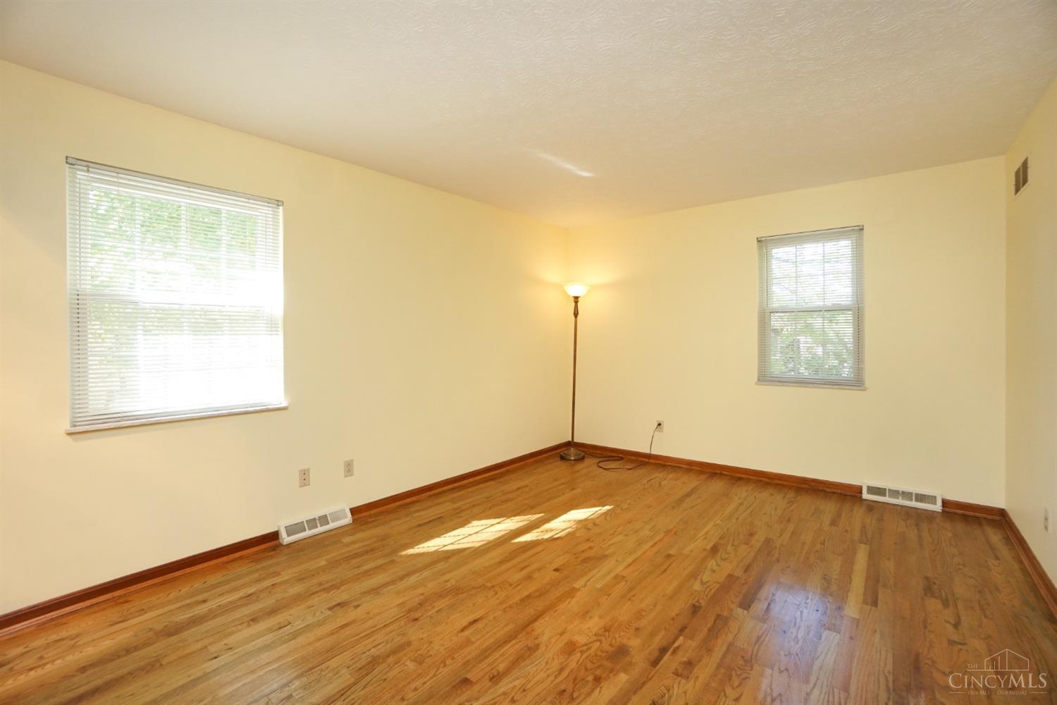 515 Lang Road Cincinnati, OH 45244 - Photo 10 of 44
