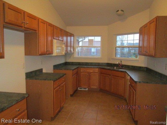 25074 Riema Street Taylor, MI 48180 - Photo 6 of 9 Kitchen.JPG